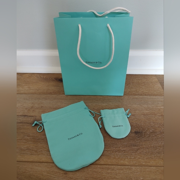 Tiffany & Co. Small Shopping Bag And Two Drawstring Jewelry Pouches - Picture 2 of 9